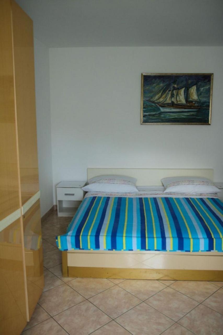 Apartments Zdravko - 150 M From Sandy Beach Duće Exterior foto