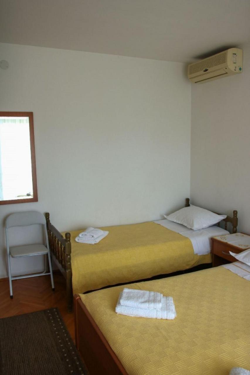 Apartments Zdravko - 150 M From Sandy Beach Duće Exterior foto